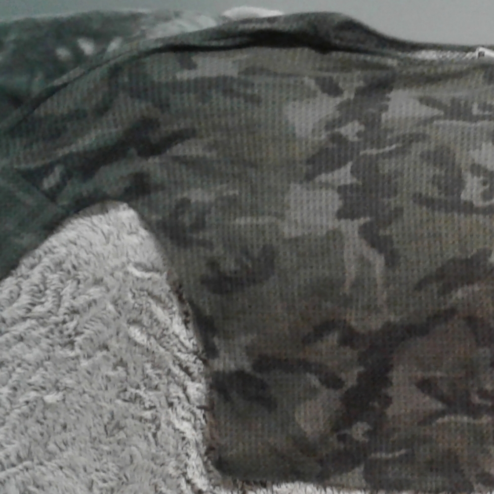 Long sleeve lounge wear (camo, XL)